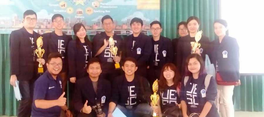 Mahasiswa universitas multimedia nusantara UMN Juara di kompetisi bahasa inggris nasional