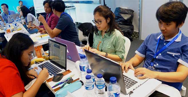 tim-mahasiswa-UMN-mempersiapkan-prototipenya-untuk-kompetisi-Jakarta-Editors-Lab-2017
