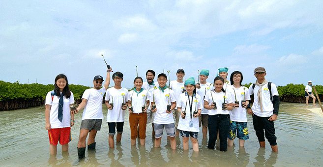 Aktivis Alam Peduli Pesisir Pantai Pulau Panggang Aktivis Alam Peduli Pesisir Pantai Pulau Panggang