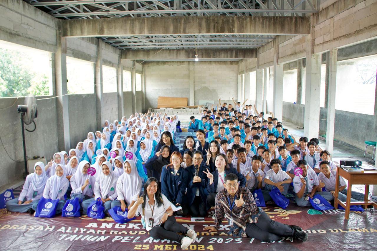 UMN Berikan Edukasi Penanganan Isu Kekerasan Seksual di Sekolah: Tentang KBGO - Jadi Pendengar yang Baik